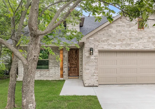 Photo 2 of Single family home for sale at 714 E Mcgee St, Sherman, TX 75090 | MLS# 21191225 | Listing updated on 2026-09-25