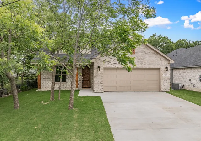 Photo 3 of Single family home for sale at 714 E Mcgee St, Sherman, TX 75090 | MLS# 21191225 | Listing updated on 2026-09-25