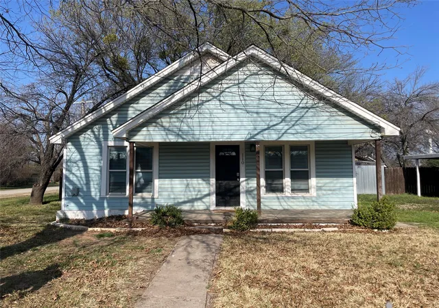 Photo 1 of Single family home for sale at 110 S Hubbard St, Alvord, TX 76225 | MLS# 21192181 | Listing updated on 2026-07-25