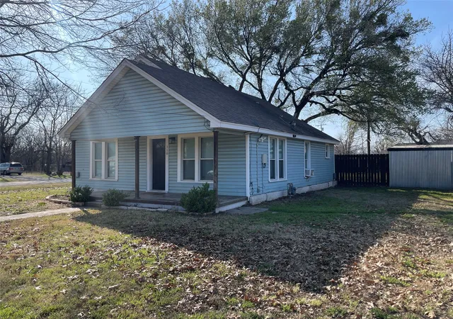 Photo 2 of Single family home for sale at 110 S Hubbard St, Alvord, TX 76225 | MLS# 21192181 | Listing updated on 2026-07-25