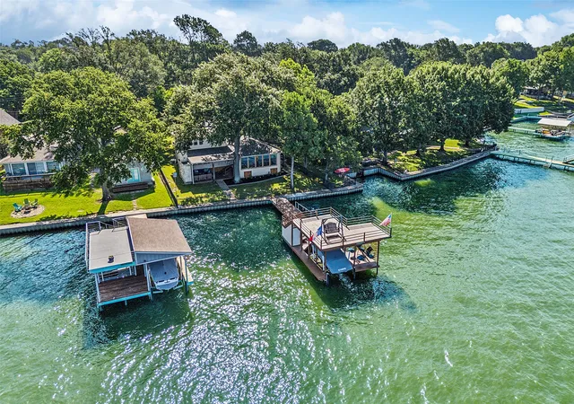 2nd image of 142 Peninsula Point Ter, Mabank, TX 75156 | MLS# 21177841