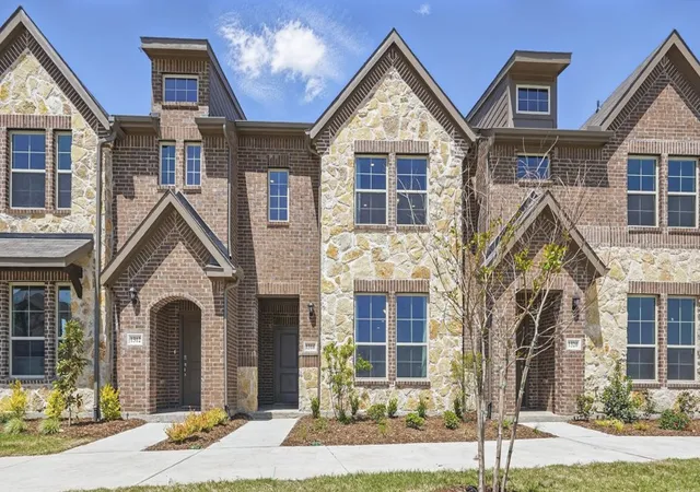 Photo 1 of Sale Pending at 1348 Kimzey St, Royse City, TX 75189 | MLS# 21192342 | Listing updated on 2026-09-28