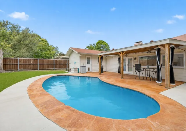 Photo 4 of Single family home for sale at 228 Wildfire Dr, Lewisville, TX 75067 | MLS# 21176894 | Listing updated on 2026-06-25