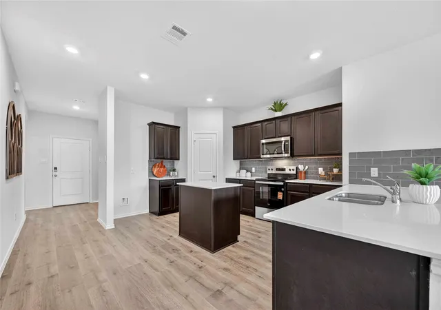 Photo 2 of Single family home for sale at 403 English Oak Dr, Nevada, TX 75173 | MLS# 21192386 | Listing updated on 2026-10-02