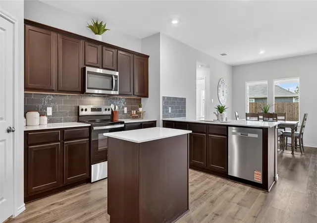 Photo 3 of Single family home for sale at 403 English Oak Dr, Nevada, TX 75173 | MLS# 21192386 | Listing updated on 2026-10-02
