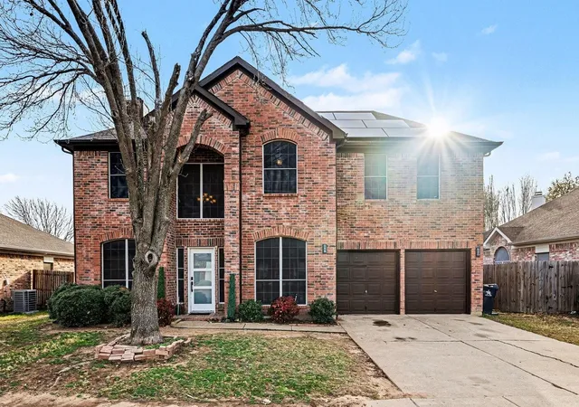 Photo 2 of Single family home for sale at 6715 Canyon Creek Dr, Arlington, TX 76001 | MLS# 21191629 | Listing updated on 2026-08-28