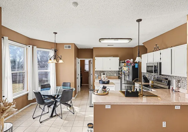 Photo 4 of Single family home for sale at 6715 Canyon Creek Dr, Arlington, TX 76001 | MLS# 21191629 | Listing updated on 2026-08-28