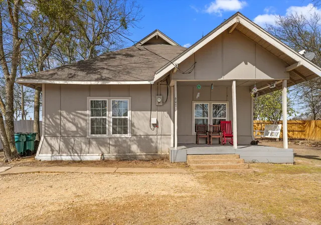 Homes for sale in Kemp, TX | 607 E 8th St, Kemp, TX 75143 | MLS# 21191487