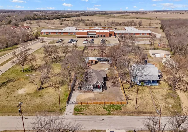 Homes for sale in Kemp, TX | 607 E 8th St, Kemp, TX 75143 | MLS# 21191487