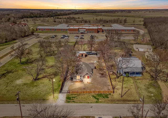 Homes for sale in Kemp, TX | 607 E 8Th St, Kemp, TX 75143 | MLS# 21191487