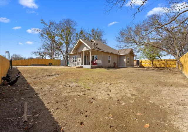 Homes for sale in Kemp, TX | 607 E 8Th St, Kemp, TX 75143 | MLS# 21191487