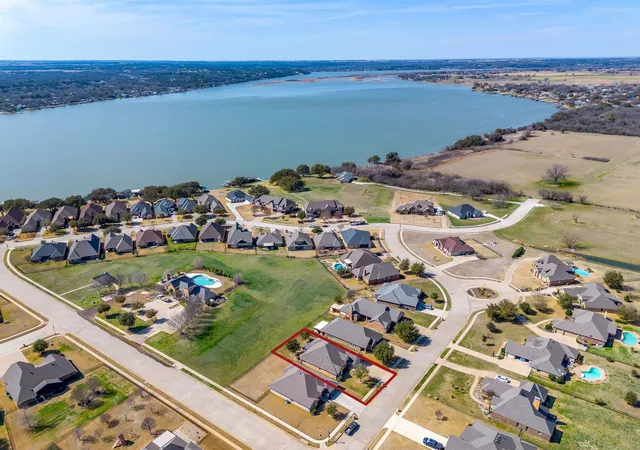 Homes for sale in Granbury, TX | 3303 Ferry Boat Ln, Granbury, TX 76049 | MLS# 21192577