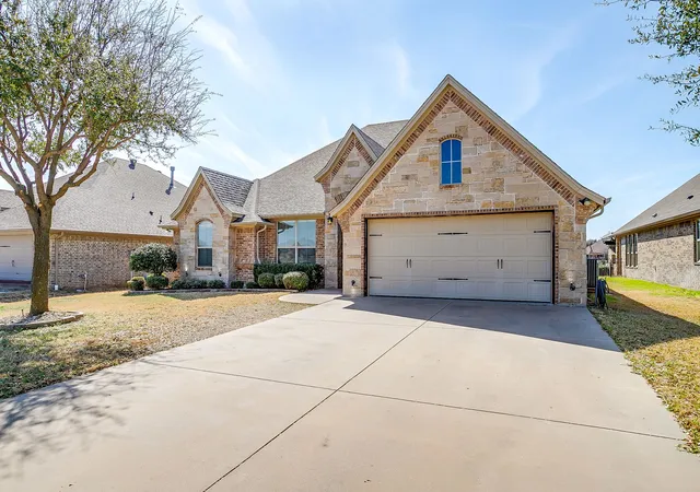 Homes for sale in Granbury, TX | 3303 Ferry Boat Ln, Granbury, TX 76049 | MLS# 21192577