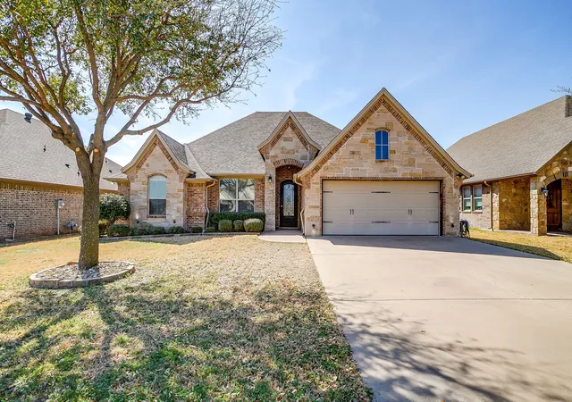 Homes for sale in Granbury, TX | 3303 Ferry Boat Ln, Granbury, TX 76049 | MLS# 21192577