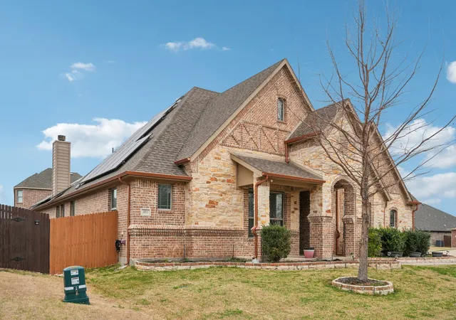 Homes for sale in Midlothian, TX | 453 Lake Park Dr, Midlothian, TX 76065 | MLS# 21192599