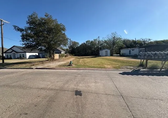 Photo 1 of Land for sale at 1002 S Smith St, Ennis, TX 75119 | MLS# 21192621 | Listing updated on 2026-07-24