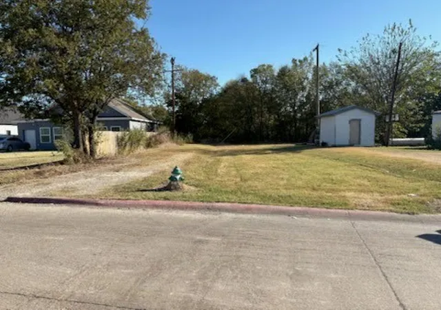 Photo 2 of Land for sale at 1002 S Smith St, Ennis, TX 75119 | MLS# 21192621 | Listing updated on 2026-07-24