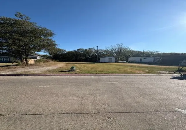 Photo 3 of Land for sale at 1002 S Smith St, Ennis, TX 75119 | MLS# 21192621 | Listing updated on 2026-07-24