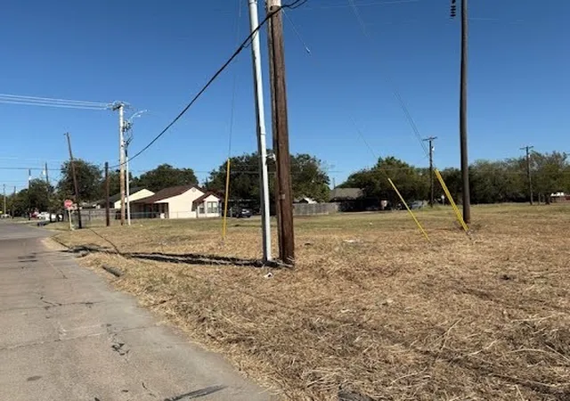 Photo 3 of Land for sale at 1002 S Smith St, Ennis, TX 75119 | MLS# 21192621 | Listing updated on 2026-07-24