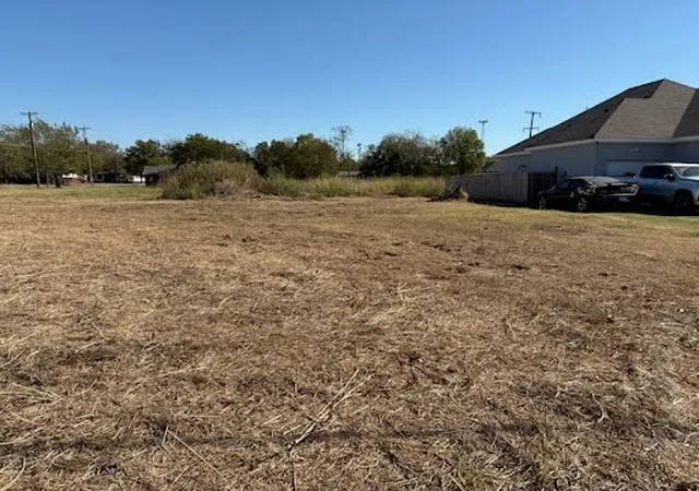 Photo 4 of Land for sale at 1002 S Smith St, Ennis, TX 75119 | MLS# 21192621 | Listing updated on 2026-07-24