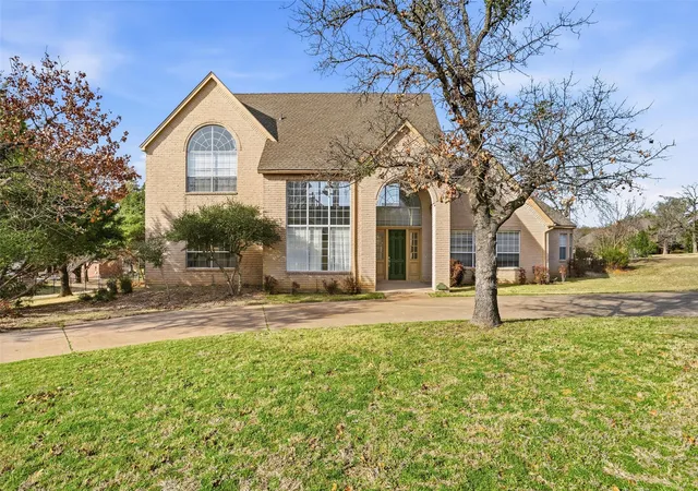 Photo 1 of Single family home for sale at 2829 Bent Oaks Dr, Burleson, TX 76028 | MLS# 21189410 | Listing updated on 2026-08-28