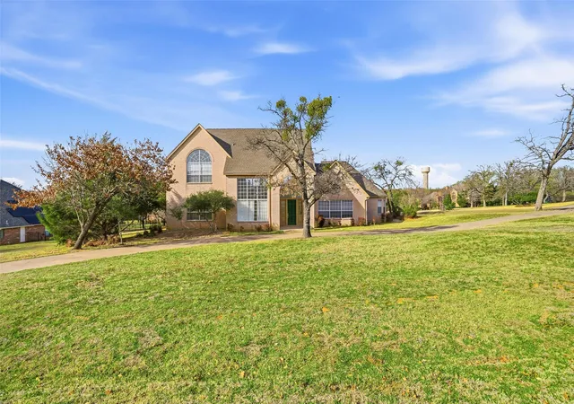 Photo 2 of Single family home for sale at 2829 Bent Oaks Dr, Burleson, TX 76028 | MLS# 21189410 | Listing updated on 2026-08-28