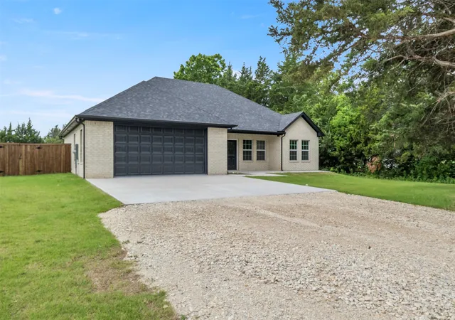Photo 3 of Sale Pending at 905 W Cardinal St, Ector, TX 75439 | MLS# 21188460 | Listing updated on 2026-10-01