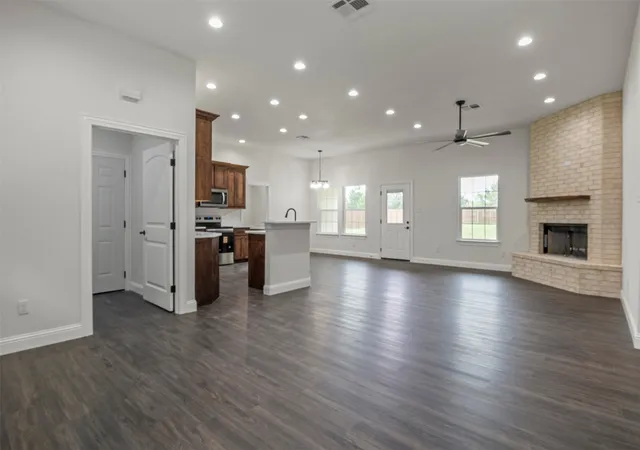 Photo 3 of Sale Pending at 905 W Cardinal St, Ector, TX 75439 | MLS# 21188460 | Listing updated on 2026-10-01
