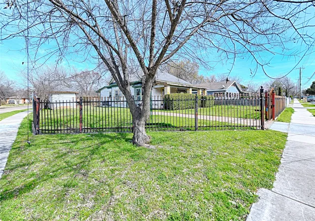 2nd image of 2457 Glenfield Ave, Dallas, TX 75233 | MLS# 21188912
