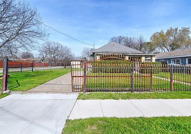 3rd image of 2457 Glenfield Ave, Dallas, TX 75233 | MLS# 21188912