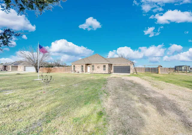 Homes for sale in Corsicana, TX | 3628 County Road 1130, Corsicana, TX 75110 | MLS# 21191837