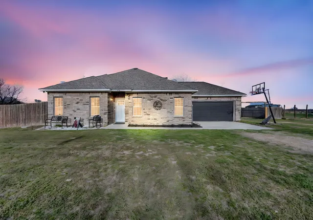Homes for sale in Corsicana, TX | 3628 County Road 1130, Corsicana, TX 75110 | MLS# 21191837