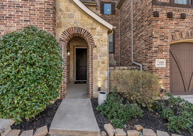 3rd image of 1244 Grant Ave, Lantana, TX 76226 | MLS# 21192418