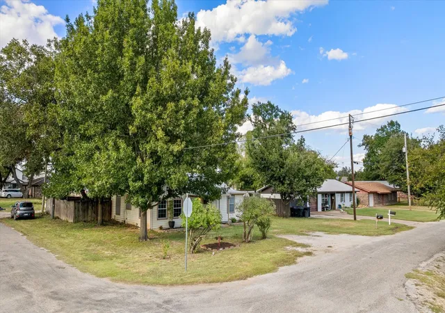 Homes for sale in Tolar, TX | 310 W 6Th St, Tolar, TX 76476 | MLS# 21190224