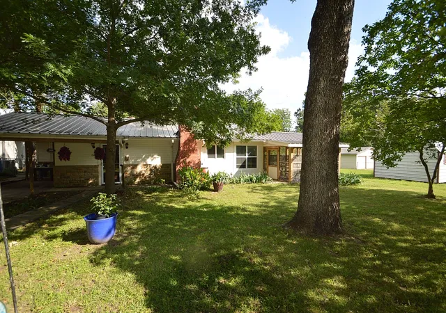 Homes for sale in East Tawakoni, TX | 169 Littlefield Dr, East Tawakoni, TX 75472 | MLS# 21192606
