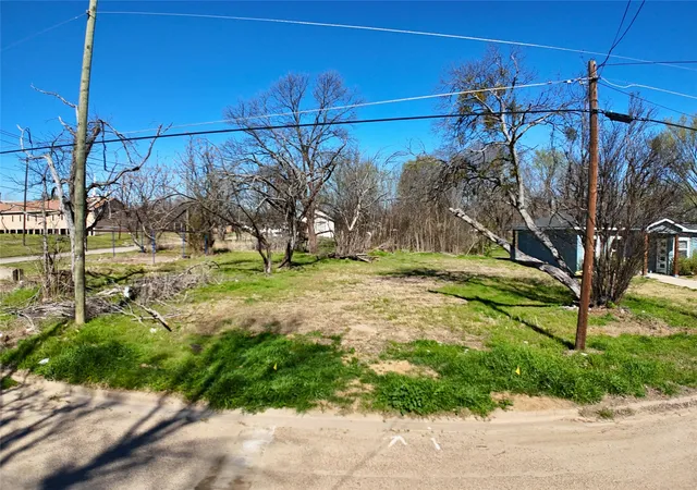 Photo 6 of Land for sale at 704 E 4th Ave, Corsicana, TX 75110 | MLS# 21193016 | Listing updated on 2026-06-18