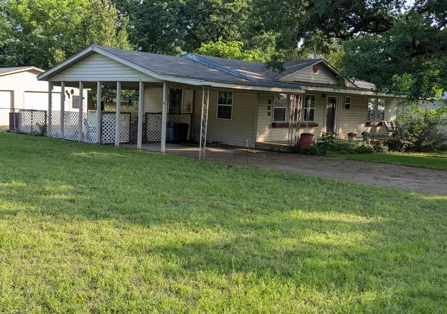 Homes for sale in East Tawakoni, TX | 220 Littlefield Dr, East Tawakoni, TX 75472 | MLS# 21192451