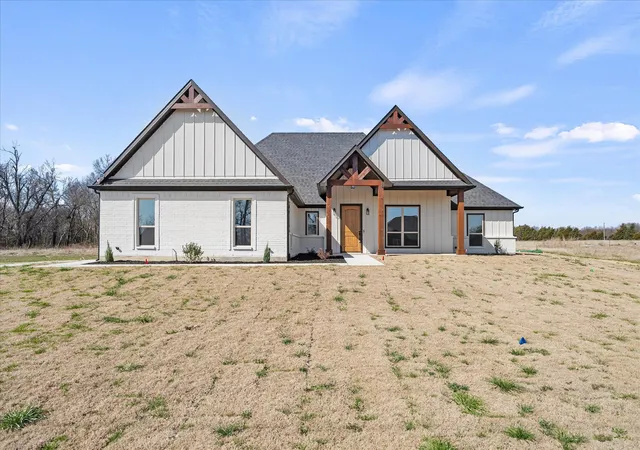 Photo 2 of Single family home for sale at 3186 County Road 1076, Celeste, TX 75423 | MLS# 21193211 | Listing updated on 2026-07-09