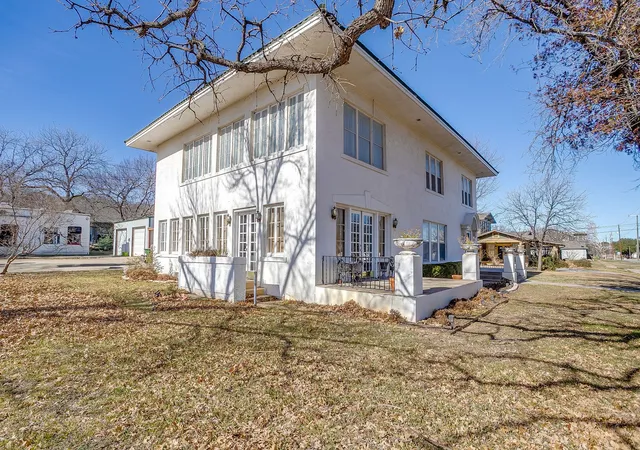 Photo 2 of Single family home for sale at 503 Nw 4th Ave, Mineral Wells, TX 76067 | MLS# 21192976 | Listing updated on 2026-08-18