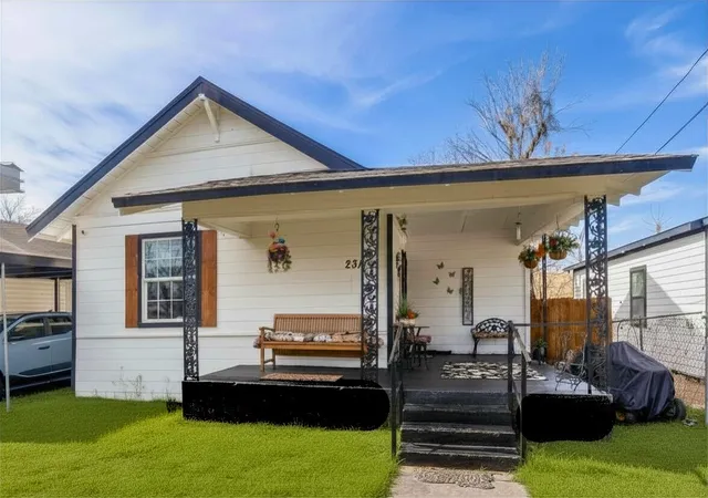 Photo 1 of Single family home for sale at 2317 Anderson St, Dallas, TX 75215 | MLS# 21193131 | Listing updated on 2026-09-21