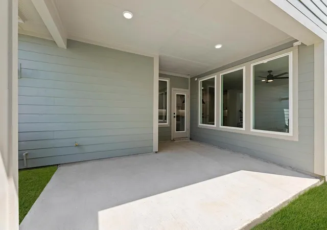 Photo 3 of Sale Pending at 1405 Laurel Ln, Argyle, TX 76226 | MLS# 21193306 | Listing updated on 2026-08-18