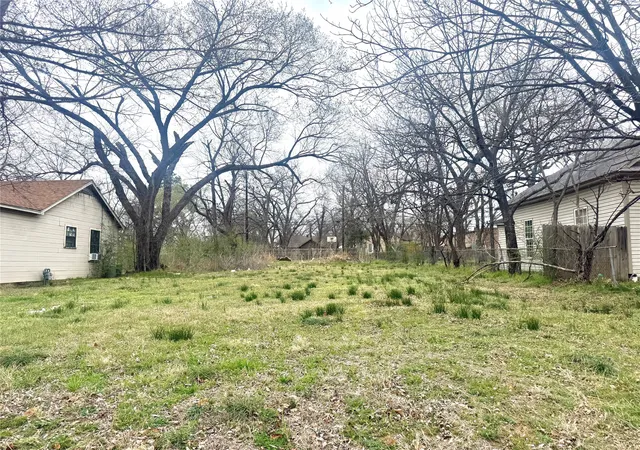 Homes for sale in Denison, TX | 217 W Acheson St, Denison, TX 75020 | MLS# 21193369
