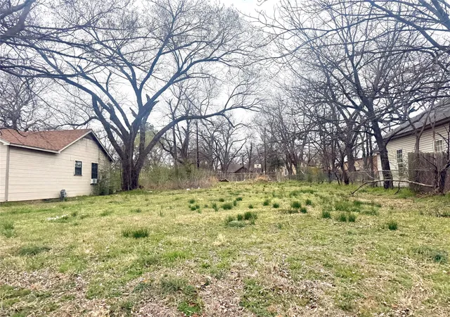 Homes for sale in Denison, TX | 217 W Acheson St, Denison, TX 75020 | MLS# 21193369