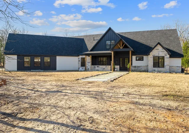 Homes for sale in Malakoff, TX | 8012 County Road 1201, Malakoff, TX 75148 | MLS# 21193438