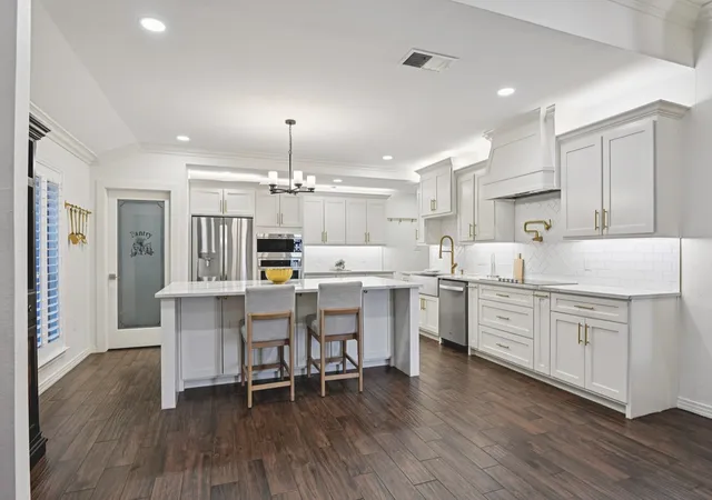 4th image of 720 Calumet Ave, Cockrell Hill, TX 75211 | MLS# 21190998