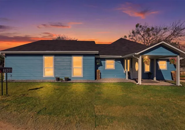 Photo 3 of Single family home for sale at 2808 Sky Harbour Dr, Granbury, TX 76049 | MLS# 21193540 | Listing updated on 2026-08-25