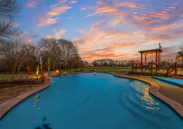 Photo 2 of Sale Pending at 13550 County Road 2919, Eustace, TX 75124 | MLS# 21190901 | Listing updated on 2026-08-03