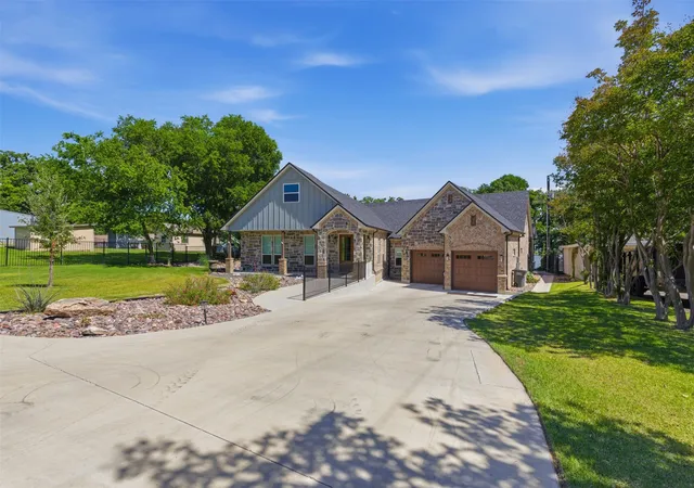 Photo 2 of Single family home for sale at 11754 North Ct, Azle, TX 76020 | MLS# 21192035 | Listing updated on 2026-08-20