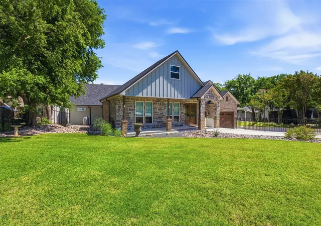 Photo 3 of Single family home for sale at 11754 North Ct, Azle, TX 76020 | MLS# 21192035 | Listing updated on 2026-08-20