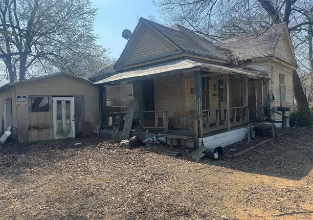 Homes for sale in Paris, TX | 1415 Graham St, Paris, TX 75460 | MLS# 21193814